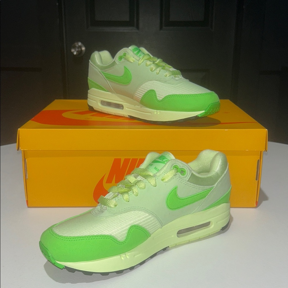 Nike Air Max 1 ‘87 “High Saturation Green Vapor” Women’s Size 9 - Picture 2 of 9